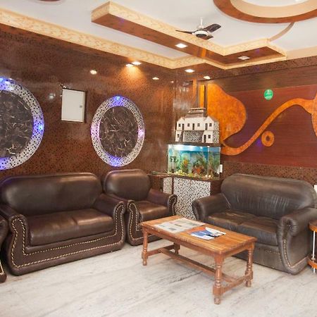 Oyo 343 Pop Life Hotel Banke ภายนอก รูปภาพ