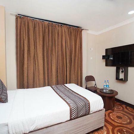Oyo 343 Pop Life Hotel Banke ภายนอก รูปภาพ