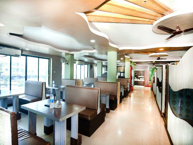 Oyo 343 Pop Life Hotel Banke ภายนอก รูปภาพ
