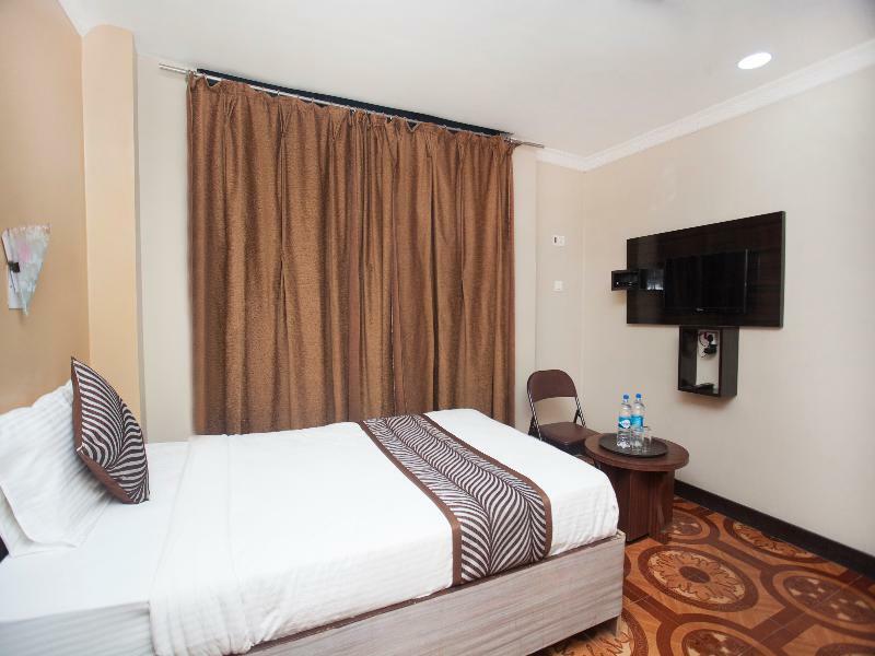 Oyo 343 Pop Life Hotel Banke ภายนอก รูปภาพ
