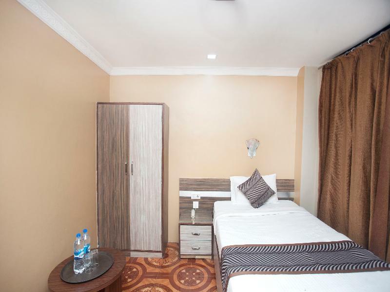 Oyo 343 Pop Life Hotel Banke ภายนอก รูปภาพ
